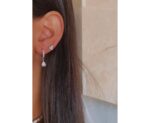 ⁦עגילי כסף משובצים עם אבן זירקון⁩ – תמונה ⁦2⁩